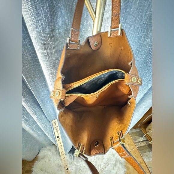 Steve Madden Tan Leather Purse with Gold Detail EUC - Picture 9 of 10